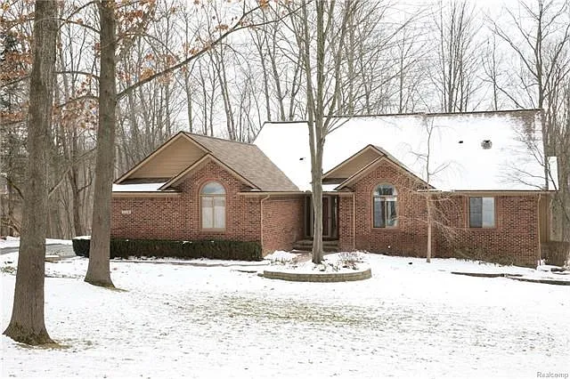 5218 Forest Valley Dr photo 1