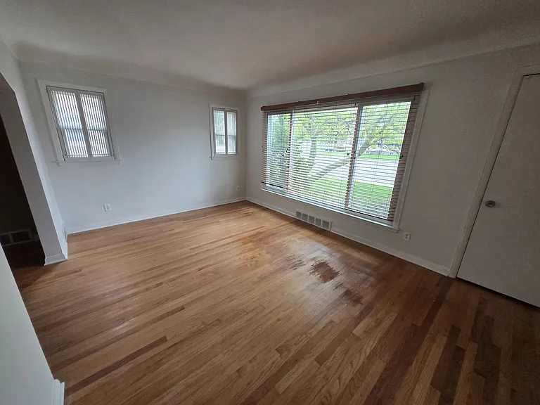 506 W Twelve Mile Rd — Photo 7