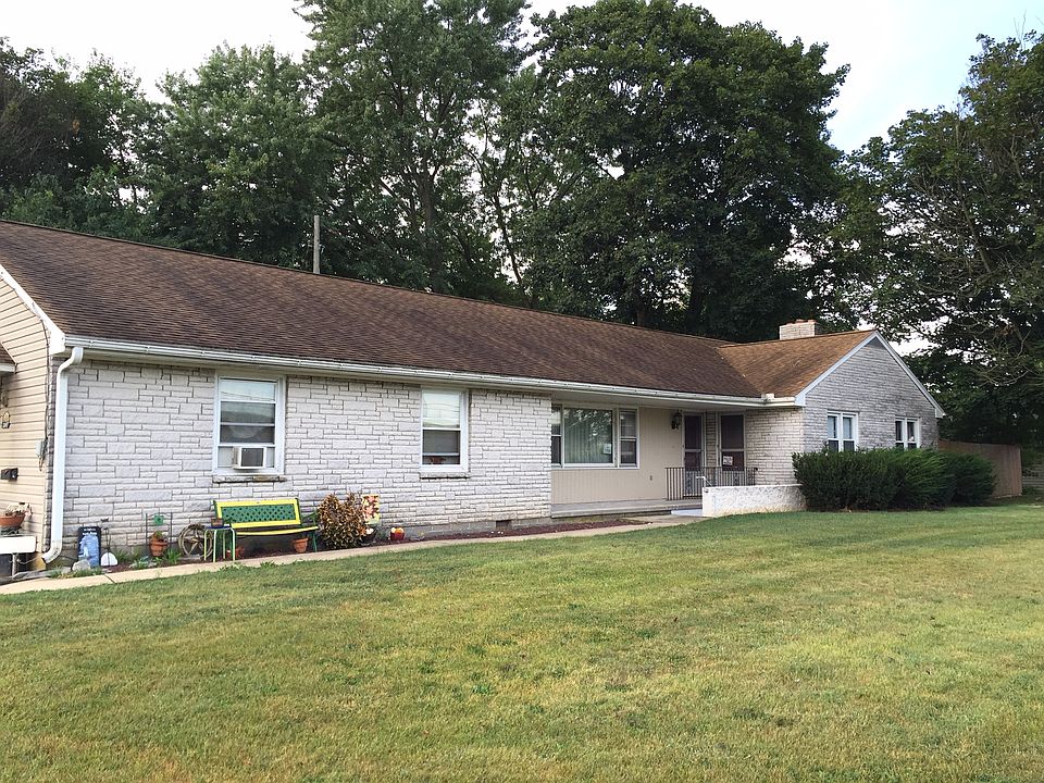 2nd image of 1095 N Reading Rd
