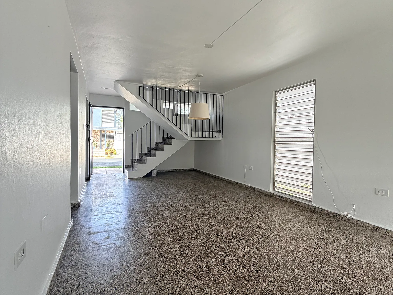 4 bed, 1800 sqft, $1,600 — Photo 3