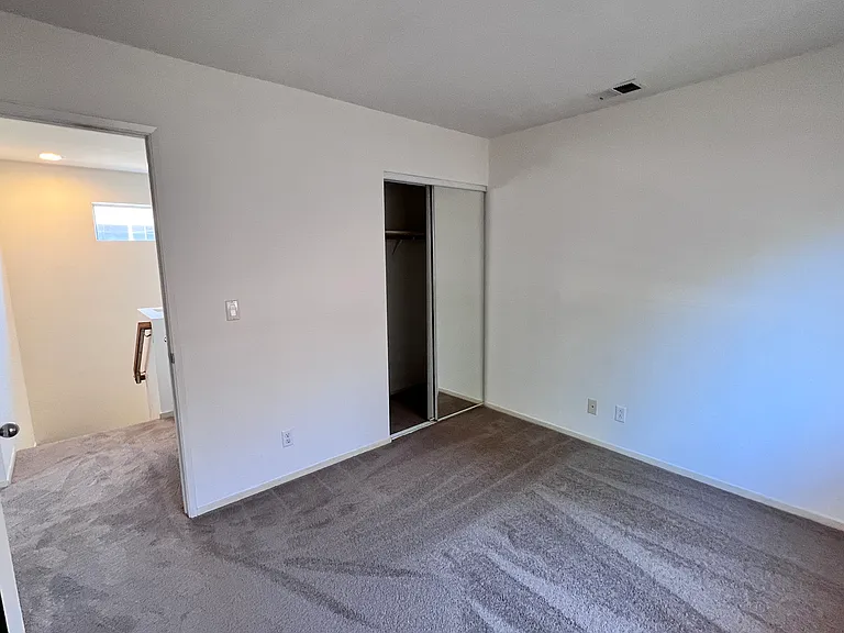 1059 La Sierra Ter — Photo 5