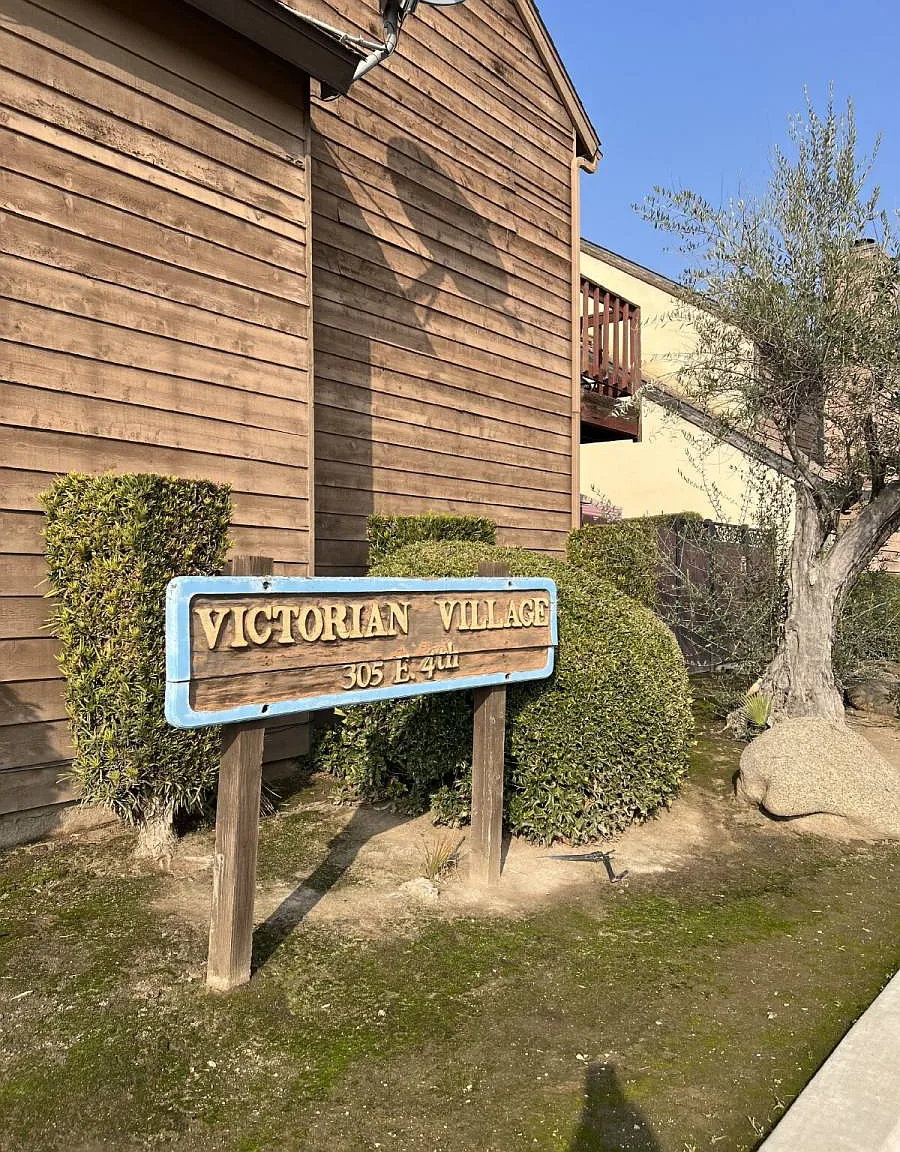 305 E 4th St #F in Madera, CA 93638 — Photo 1