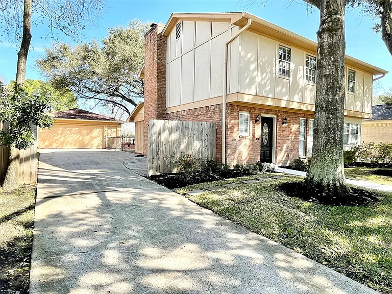 15006 Elmont Dr — Photo 2