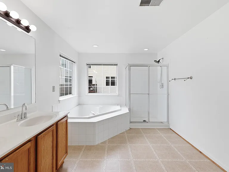 2917 Markhams Grant Dr — Photo 41