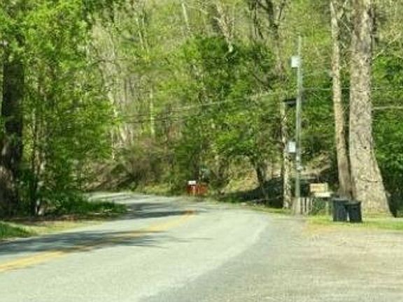 Exterior Neighborhood (street photo)