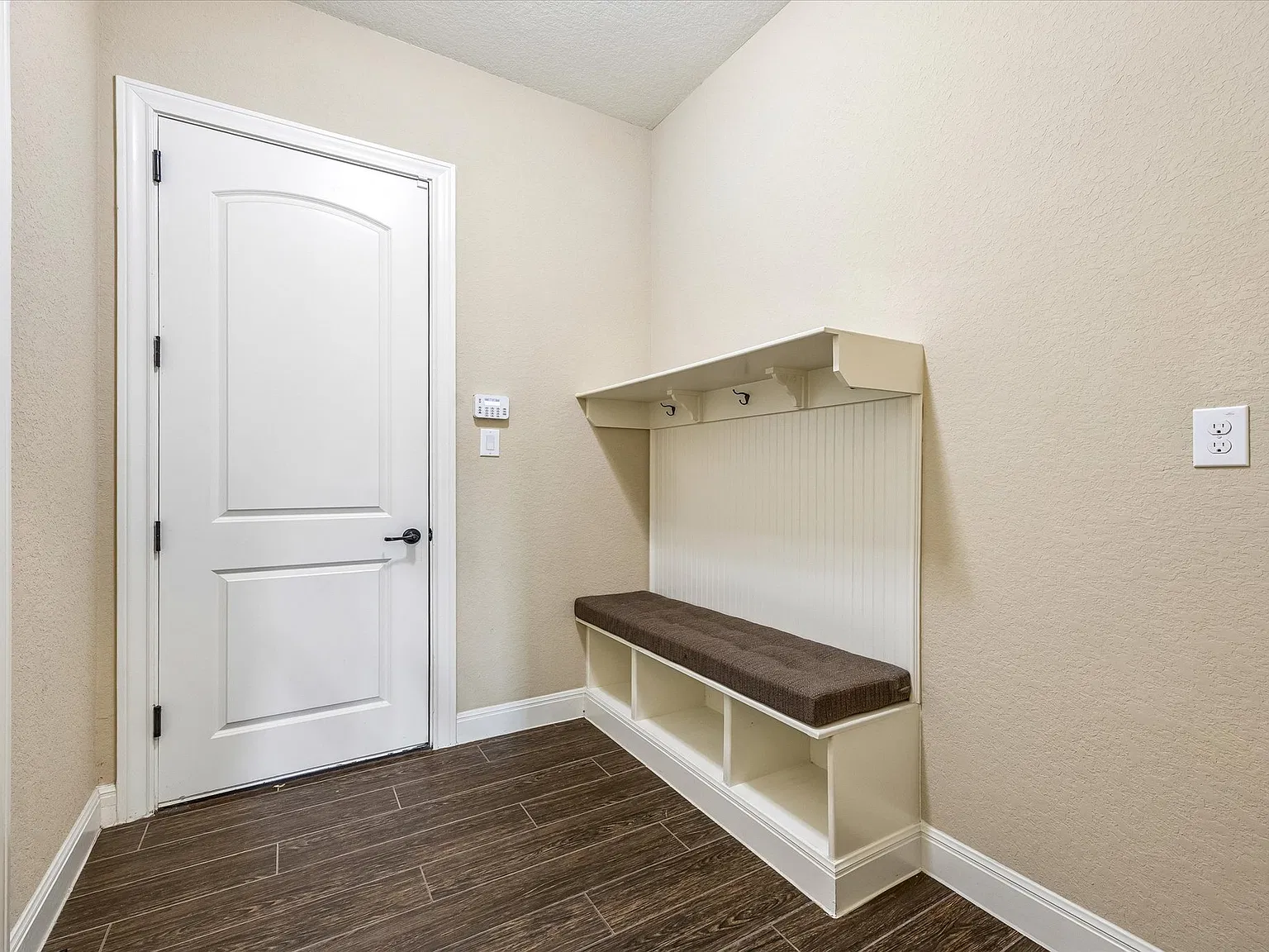 4 bed, 4108 sqft, $7,000 — Photo 2