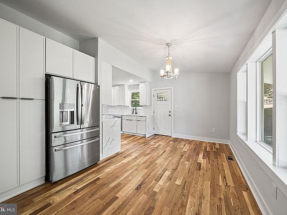 4th image of 11716 Lovejoy St