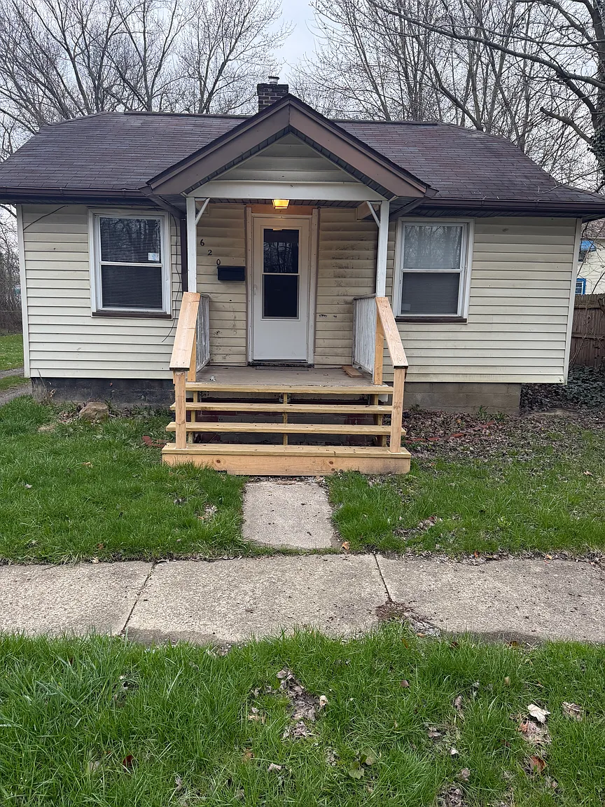 620 Oriole Pl SW photo 1