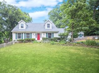 615 Hawthorne Ct, Carpentersville, IL 60110