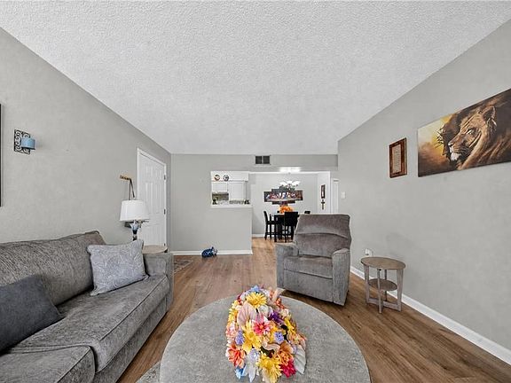 3rd image of 736 Village Rd APT A
