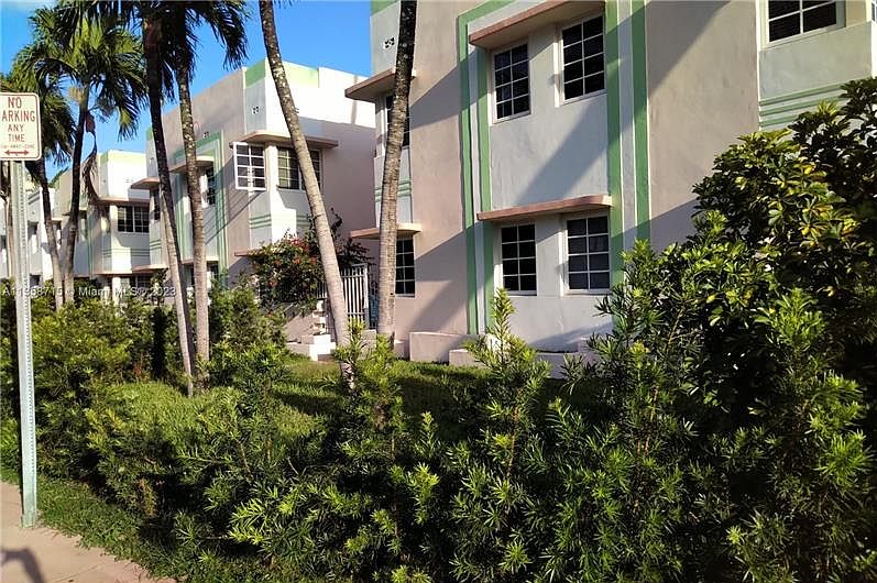 1st image of 540 15th St APT 104