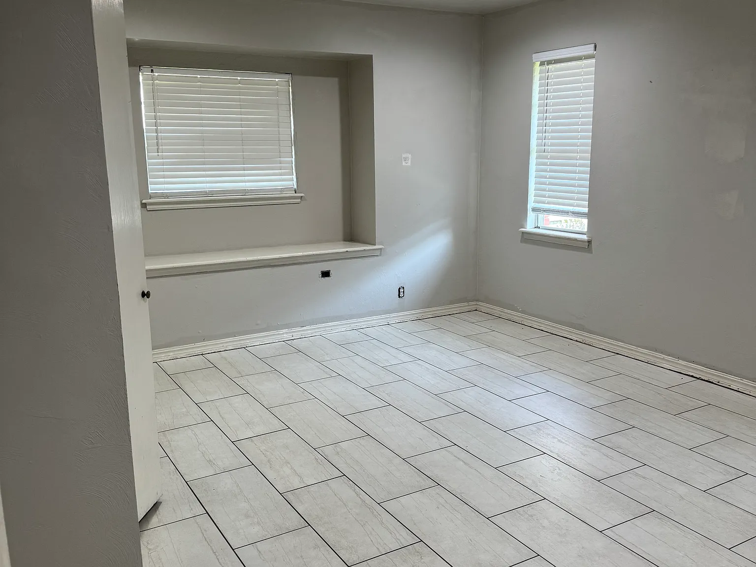 4 bed, 1917 sqft, $1,800 — Photo 3