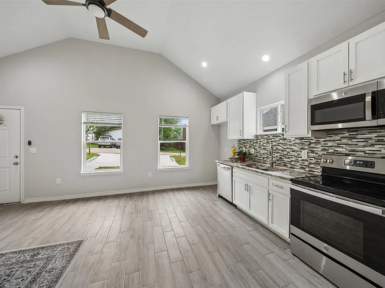 396 Westchase — Photo 8