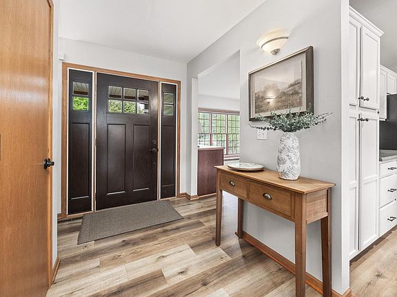 3rd image of 309 Woodlands COURT