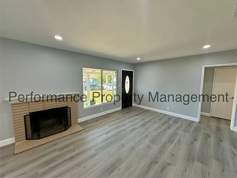 3720 Apache Ave — Photo 2