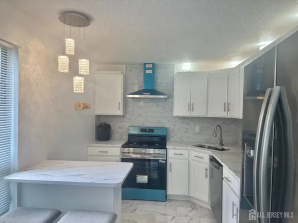 35 Clay St, North Brunswick, NJ 08902