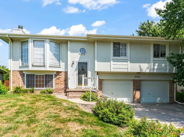 15348 Chalco Pointe Dr, Omaha, NE 68138