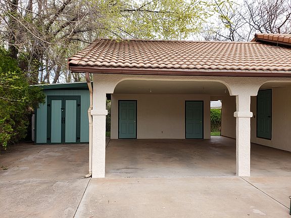 Carport, shed, utility room