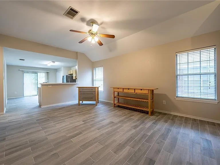 1607 Greening Way — Photo 4
