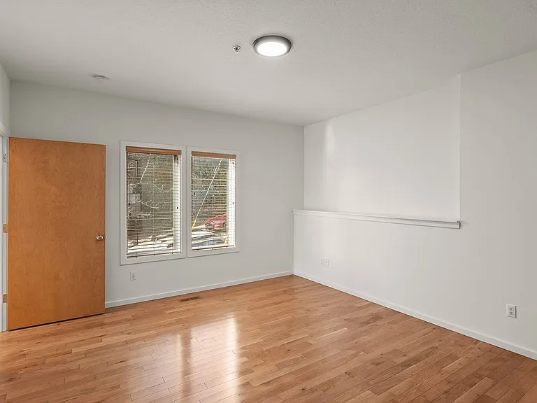 3220 N Michigan Ave — Photo 15