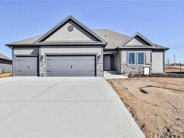 10306 N Winchester Ave, Kansas City, MO 64156