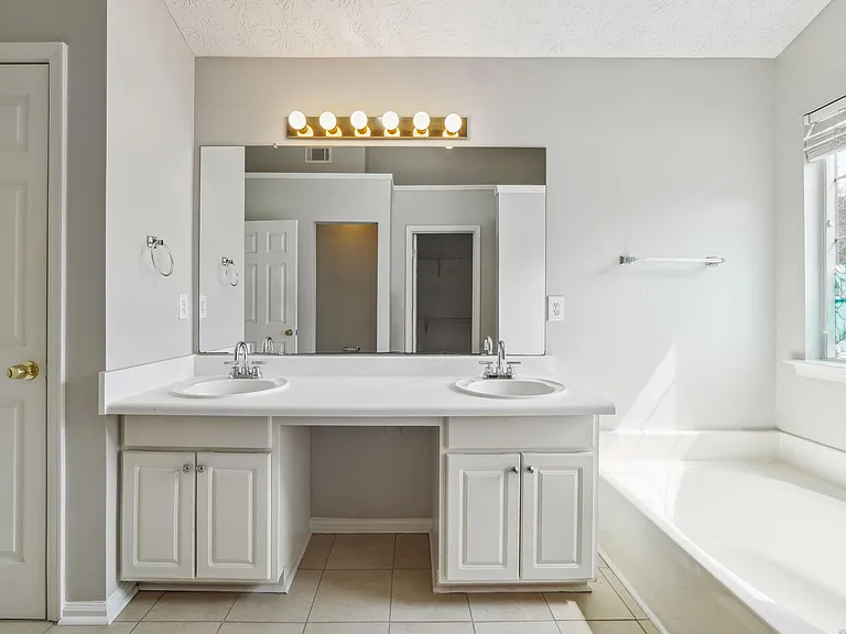 1345 Holleybrooke Dr — Photo 22