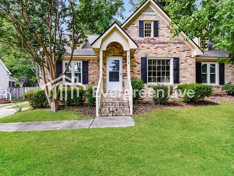 212 Braewick Rd — Photo 1