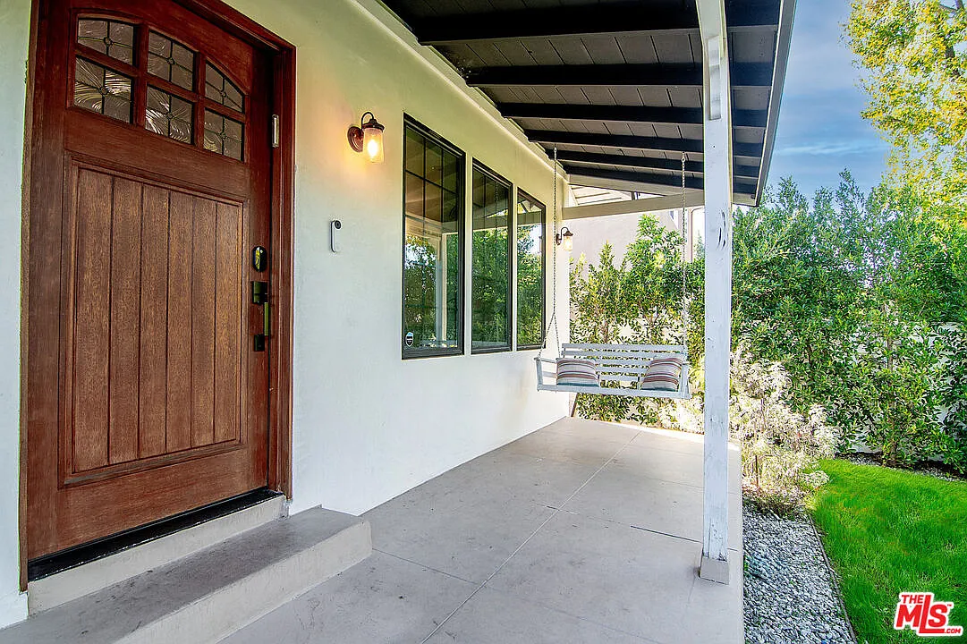 3 bed, 2.0 bath, 1900 sqft, $6,750 — Photo 1