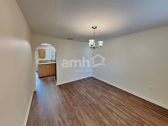 5th image of 209 King Arthur Ct