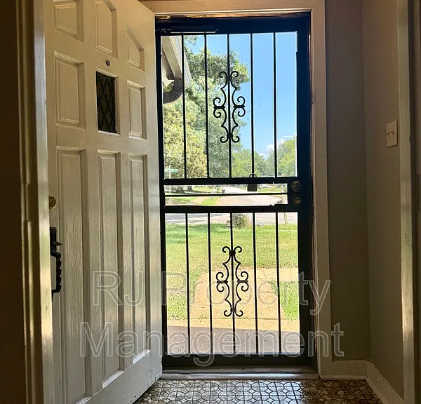 4521 Stony Point Dr — Photo 25