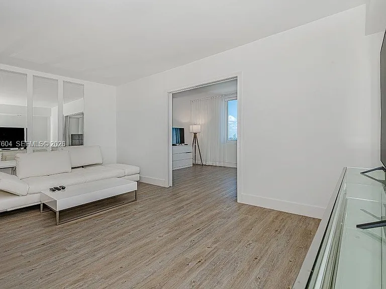 2301 Collins Ave #1528 — Photo 5