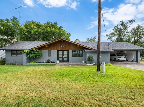 80 Bayside Cir, Gainesville, TX 76240