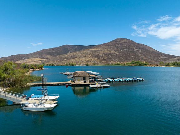 Minutes to Diamond Valley Lake