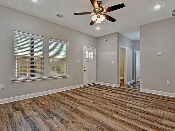 3rd image of 1044 Dubois St