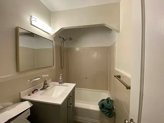 Rented by Amorelli Realty | media 10