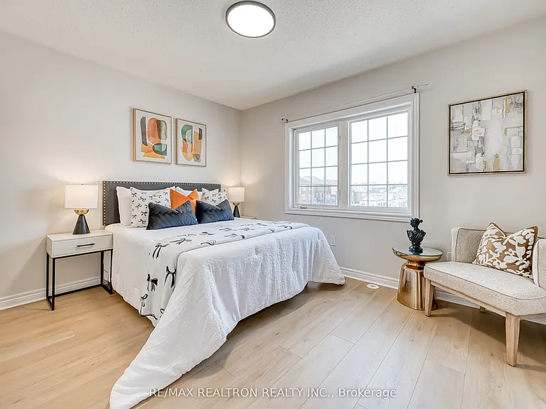 2554 Bur Oak Ave — Photo 30