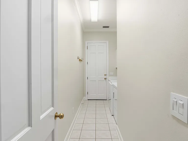 9648 Bryanston Dr — Photo 18