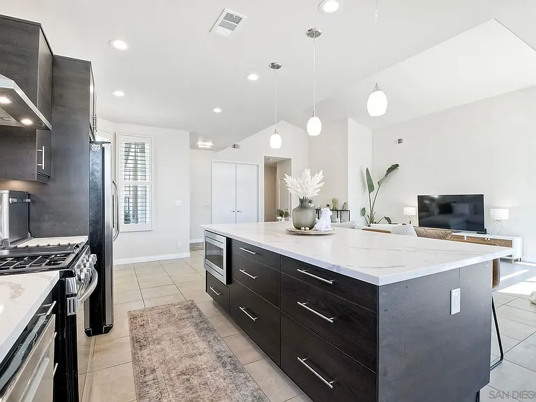 17586 Bocage Point — Photo 12