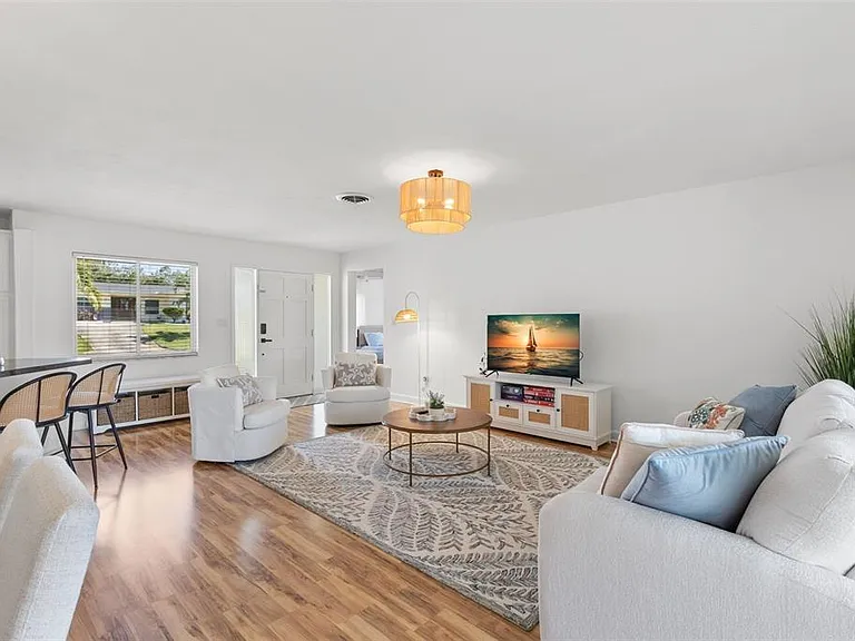 3488 Shady Bluffs Dr — Photo 2