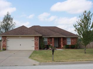685 N Lexington Ave, Republic, MO 65738