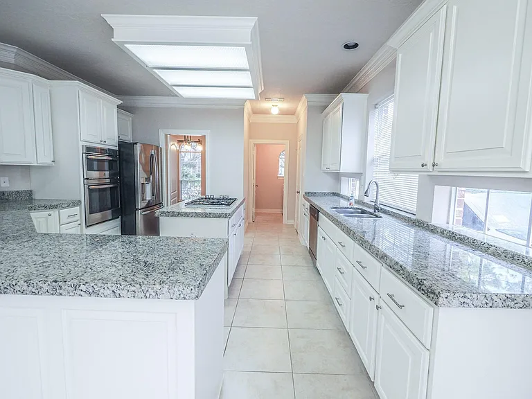 19911 Sky Hollow Ln — Photo 6