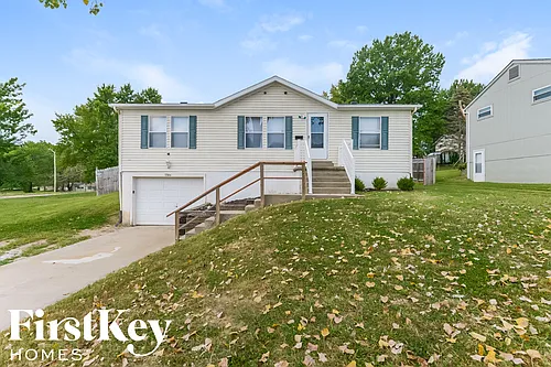 3304 N Spring St Photo 1