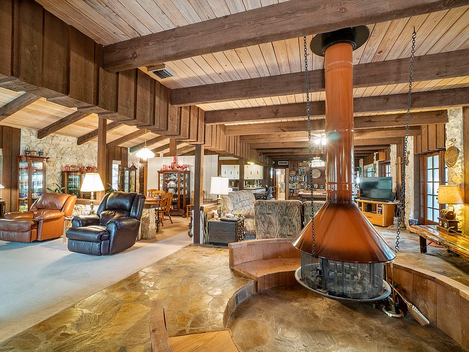 LISTING AGENT, Joy Triglia 