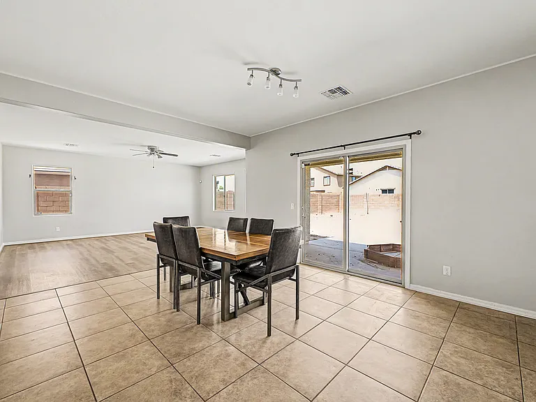 25392 W Carson Dr — Photo 7