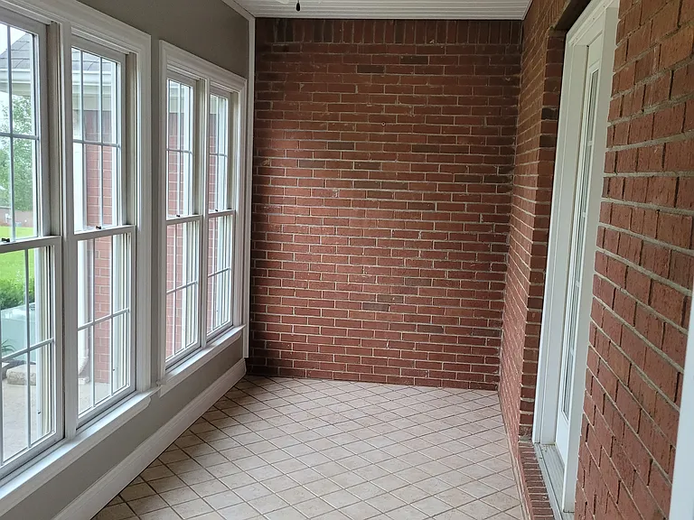 Saint Annes Ct — Photo 28