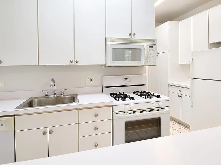 5615 N Winthrop Ave #1F — Photo 1
