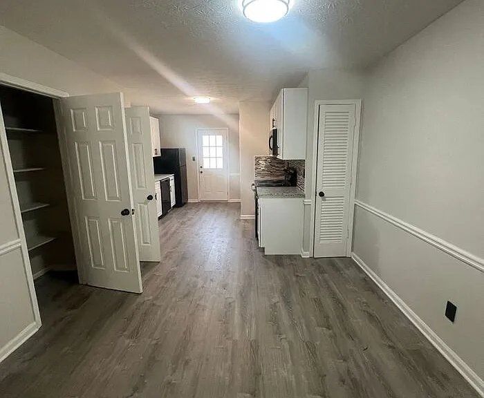 544 Charleston Ln — Photo 3