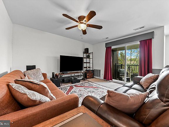 3rd image of 810 Meadowview Ln #810