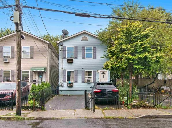 131 Orient Avenue image 1 of 16