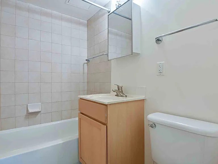 800 4th St SW #N411 — Photo 11